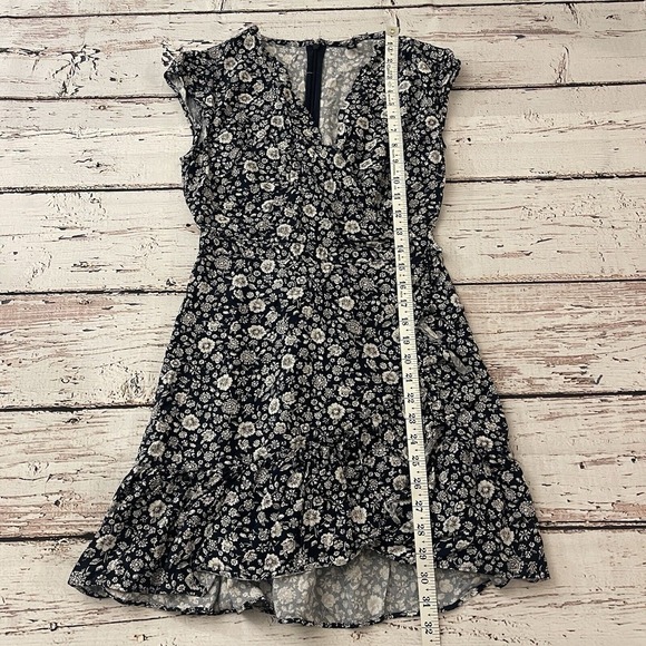 J Crew Mercantile Navy Blue White Floral Print Ruffle Faux Wrap Dress Size 2P - Picture 5 of 8